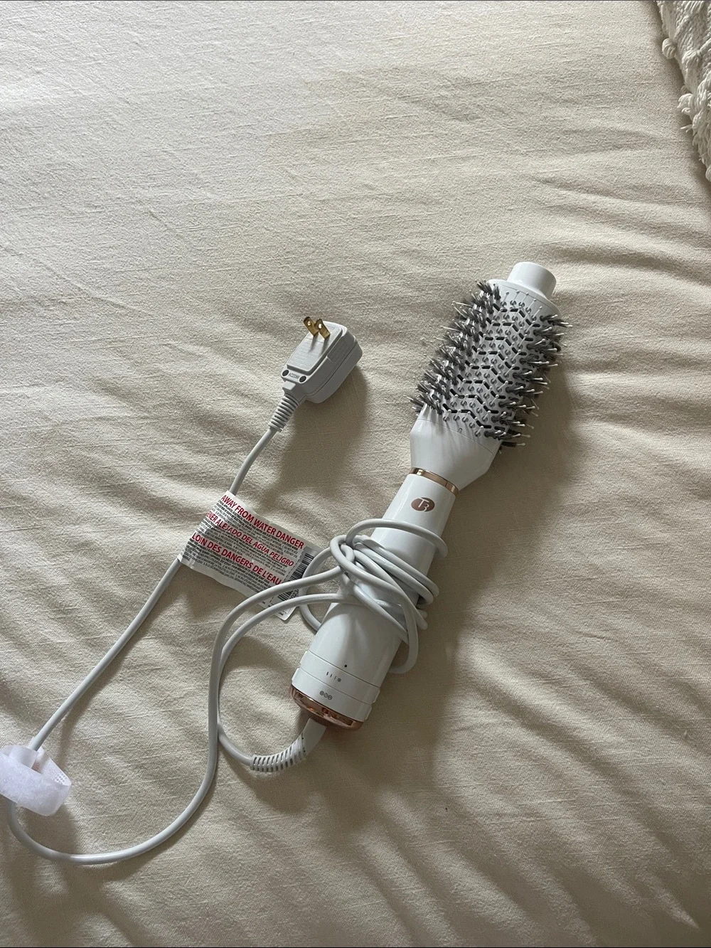 T3 Airebrush Blow Dry Brush - White and Rose Gold Hot Air Round Brush Styler